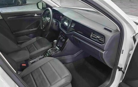 Volkswagen T-Roc I, 2023 год, 1 480 000 рублей, 13 фотография