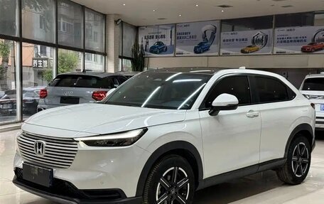 Honda Vezel, 2024 год, 1 680 000 рублей, 1 фотография