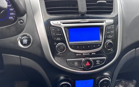 Hyundai Solaris II рестайлинг, 2013 год, 635 000 рублей, 3 фотография