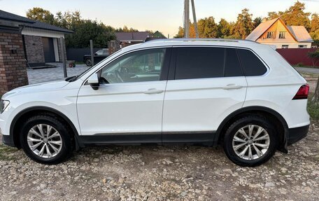 Volkswagen Tiguan II, 2017 год, 1 950 000 рублей, 2 фотография