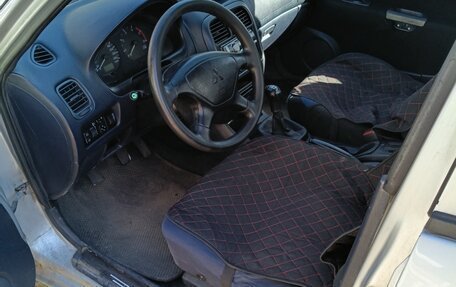 Mitsubishi Carisma I, 2000 год, 100 000 рублей, 4 фотография