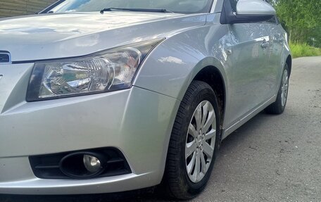 Chevrolet Cruze II, 2011 год, 700 000 рублей, 3 фотография