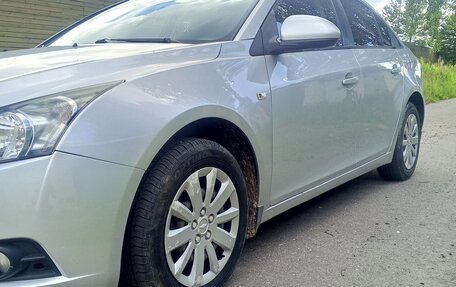 Chevrolet Cruze II, 2011 год, 700 000 рублей, 4 фотография