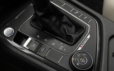 Volkswagen Tiguan II, 2019 год, 2 649 000 рублей, 19 фотография
