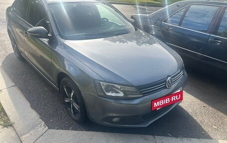 Volkswagen Jetta VI, 2012 год, 980 000 рублей, 3 фотография