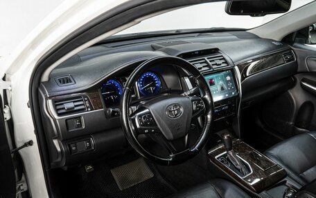 Toyota Camry, 2018 год, 2 350 000 рублей, 10 фотография