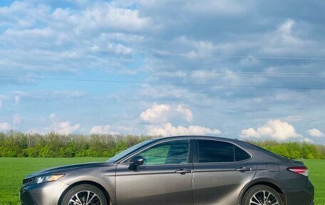 Toyota Camry, 2020 год, 2 700 000 рублей, 4 фотография