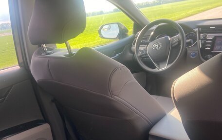 Toyota Camry, 2020 год, 2 700 000 рублей, 16 фотография
