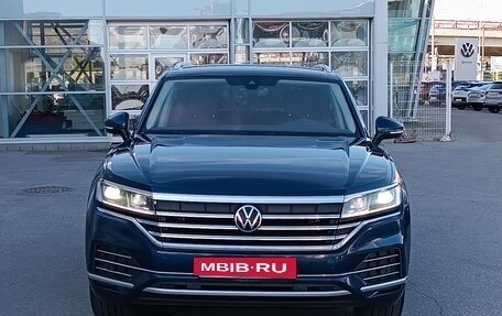 Volkswagen Touareg III, 2021 год, 5 950 000 рублей, 2 фотография