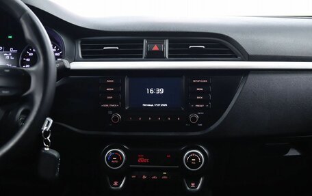 KIA Rio IV, 2018 год, 1 390 000 рублей, 15 фотография