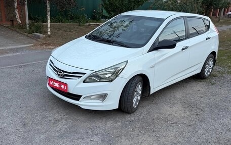 Hyundai Solaris II рестайлинг, 2015 год, 850 000 рублей, 1 фотография