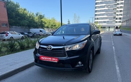 Toyota Highlander III, 2014 год, 2 470 000 рублей, 2 фотография