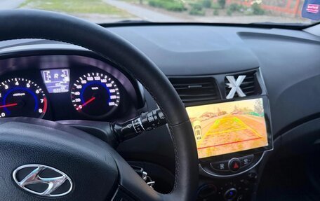 Hyundai Solaris II рестайлинг, 2015 год, 850 000 рублей, 4 фотография