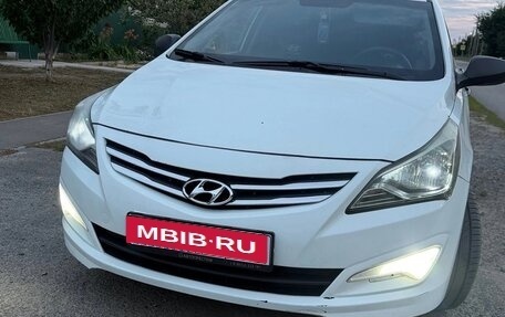 Hyundai Solaris II рестайлинг, 2015 год, 850 000 рублей, 3 фотография