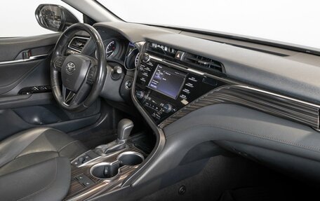 Toyota Camry, 2020 год, 2 999 000 рублей, 7 фотография