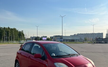 Toyota Yaris III рестайлинг, 2008 год, 650 000 рублей, 2 фотография