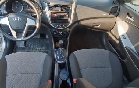 Hyundai Solaris II рестайлинг, 2013 год, 750 000 рублей, 2 фотография