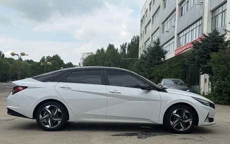 Hyundai Elantra, 2022 год, 1 600 000 рублей, 4 фотография