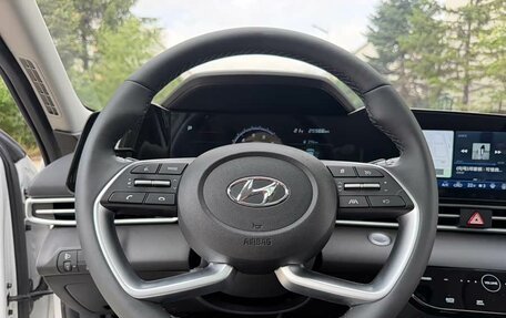Hyundai Elantra, 2022 год, 1 600 000 рублей, 13 фотография