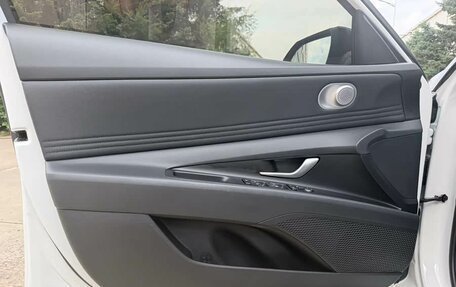 Hyundai Elantra, 2022 год, 1 600 000 рублей, 15 фотография