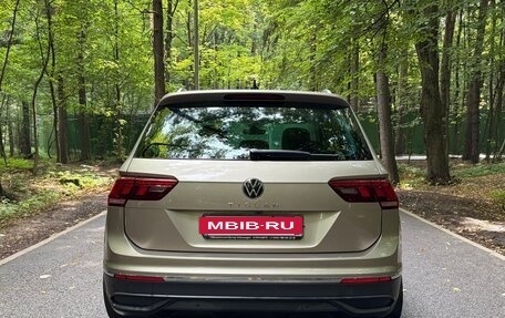 Volkswagen Tiguan II, 2021 год, 3 200 000 рублей, 2 фотография