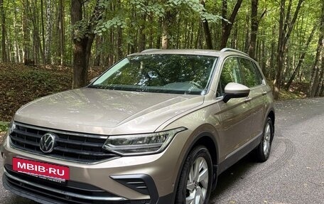 Volkswagen Tiguan II, 2021 год, 3 200 000 рублей, 3 фотография