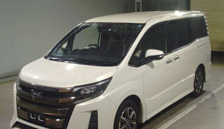 Toyota Noah III, 2018 год, 2 450 000 рублей, 1 фотография
