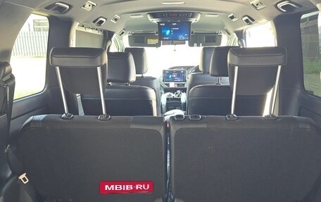 Toyota Noah III, 2018 год, 2 450 000 рублей, 5 фотография