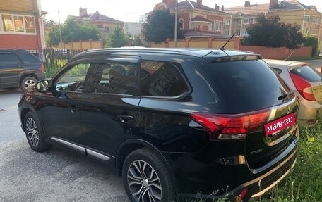 Mitsubishi Outlander III рестайлинг 3, 2016 год, 1 500 000 рублей, 2 фотография