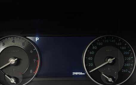 Genesis G90 I рестайлинг, 2017 год, 1 693 000 рублей, 25 фотография