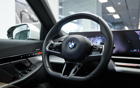 BMW 5 серия, 2023 год, 6 900 000 рублей, 10 фотография