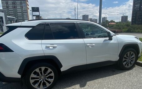 Toyota RAV4, 2022 год, 5 100 000 рублей, 4 фотография