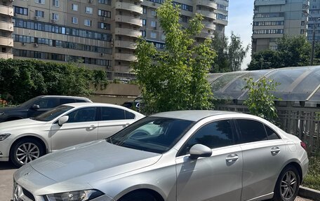 Mercedes-Benz A-Класс, 2019 год, 2 290 000 рублей, 3 фотография