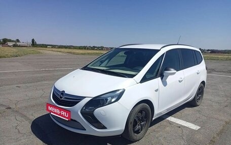 Opel Zafira C рестайлинг, 2013 год, 900 000 рублей, 2 фотография
