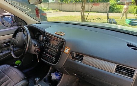 Mitsubishi Outlander III рестайлинг 3, 2016 год, 1 600 000 рублей, 3 фотография