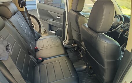 Mitsubishi Outlander III рестайлинг 3, 2016 год, 1 600 000 рублей, 4 фотография