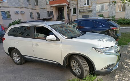 Mitsubishi Outlander III рестайлинг 3, 2016 год, 1 600 000 рублей, 7 фотография