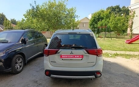 Mitsubishi Outlander III рестайлинг 3, 2016 год, 1 600 000 рублей, 6 фотография