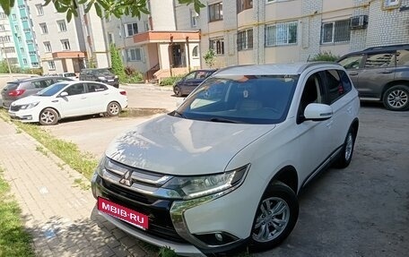 Mitsubishi Outlander III рестайлинг 3, 2016 год, 1 600 000 рублей, 9 фотография