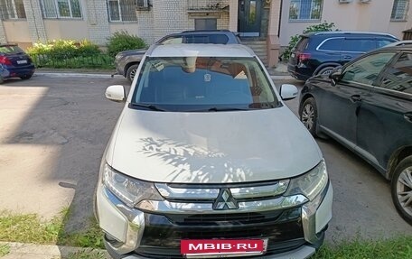 Mitsubishi Outlander III рестайлинг 3, 2016 год, 1 600 000 рублей, 8 фотография