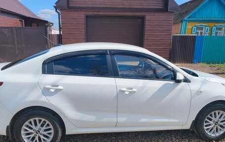 KIA Rio IV, 2018 год, 1 360 000 рублей, 3 фотография