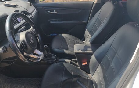 KIA Rio IV, 2018 год, 1 360 000 рублей, 9 фотография