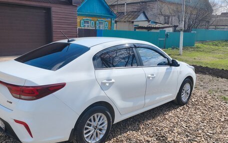 KIA Rio IV, 2018 год, 1 360 000 рублей, 4 фотография