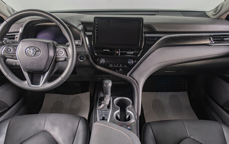 Toyota Camry, 2023 год, 3 699 000 рублей, 10 фотография