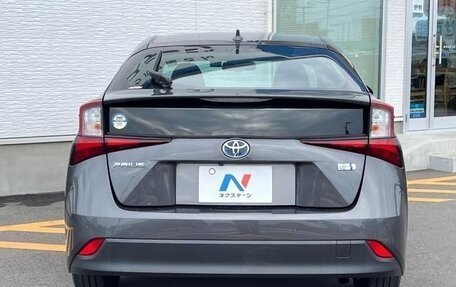 Toyota Prius IV XW50, 2022 год, 1 700 000 рублей, 4 фотография