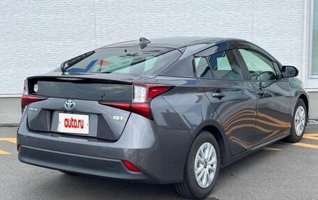 Toyota Prius IV XW50, 2022 год, 1 700 000 рублей, 5 фотография