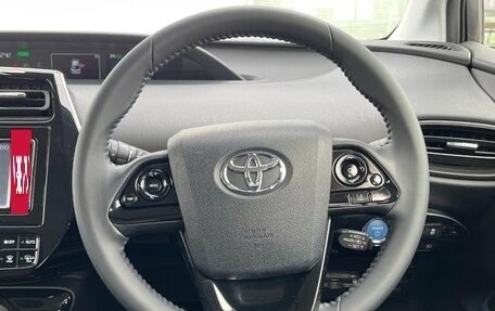 Toyota Prius IV XW50, 2022 год, 1 700 000 рублей, 8 фотография