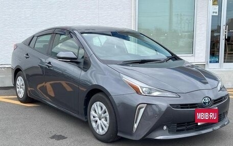 Toyota Prius IV XW50, 2022 год, 1 700 000 рублей, 2 фотография