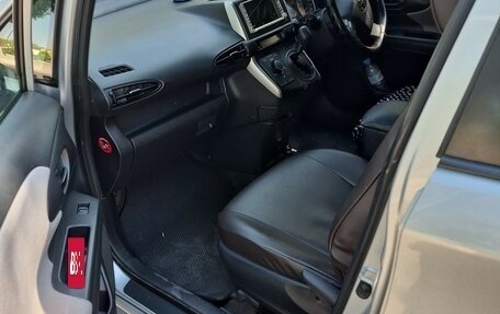 Toyota Wish II, 2010 год, 750 000 рублей, 7 фотография