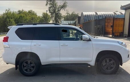 Toyota Land Cruiser Prado 150 рестайлинг 2, 2011 год, 2 300 000 рублей, 3 фотография
